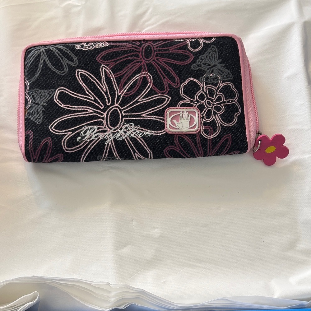 Body Glove Black and Pink Floral Wallet